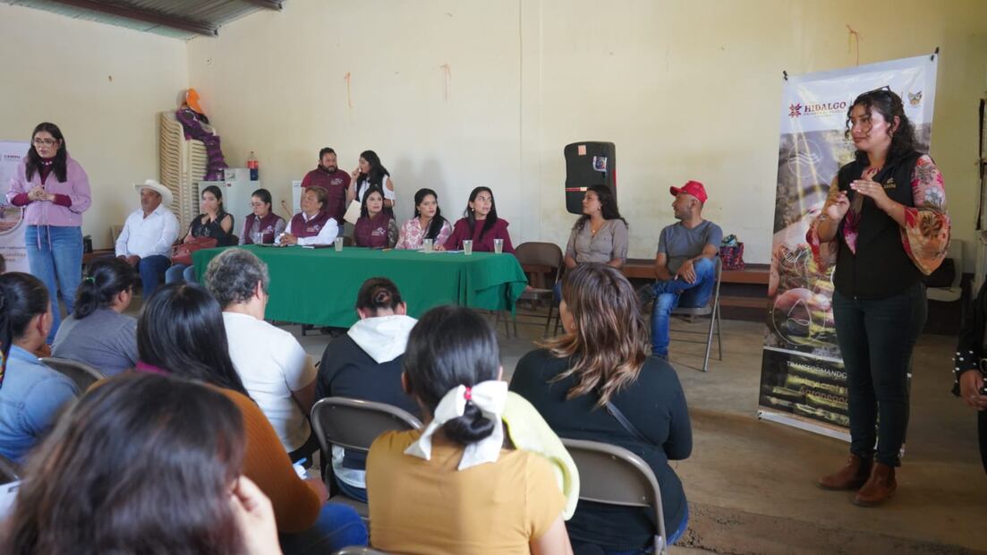 Más de 80 mujeres de Santiago Tulantepec participaron en el primer encuentro Impulsando el Emprendimiento I Foto: Grisel Lira