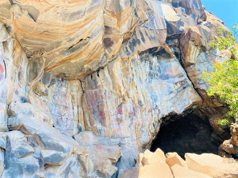 Pintura rupestre que inspiró a Jaguares, el legado vivo de “el cazador” en la Sierra hidalguense | Facebook: Ayuntamiento San Agustín Metzquititlán