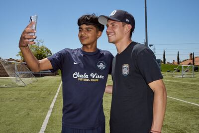 El 'Chucky' Lozano reveló el origen de su apodo y cuál fue su primer gasto como futbolista 