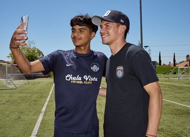 El 'Chucky' Lozano reveló el origen de su apodo y cuál fue su primer gasto como futbolista