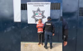 Detienen a dos hombres en Pachuca; uno llevaba presunto cristal