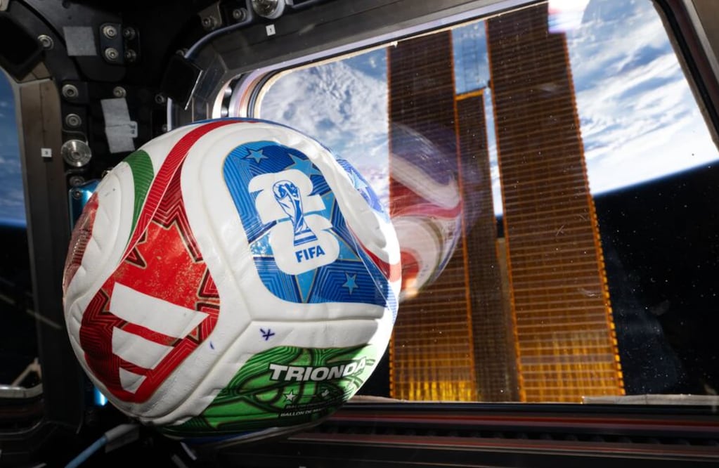 La NASA probó balones del Mundial 2026 en la microgravedad de la Estación Espacial Internacional. Foto: NASA