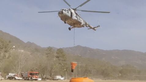 Arriban helicópteros para combatir los incendios forestales
