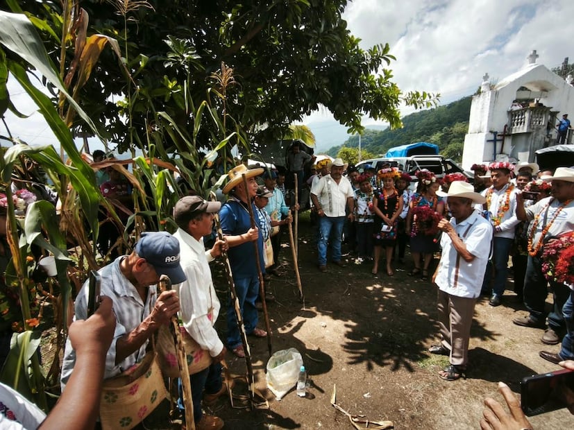 En Pueblo Hidalgo, Tlanchinol, conmemoraron el Día Internacional de los Pueblos Indígenas, este nueve de agosto, con la finalidad de preservar los rituales ancestrales de siembra, garantizar la fertilidad de los campos y la abundancia de las cosechas I Foto: Especial