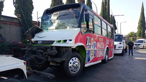 Autobús colisiona contra tráiler en la México-Pachuca y genera caos vial