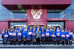 Gobierno entrega 10 mil tabletas para fortalecer el sistema educativo estatal