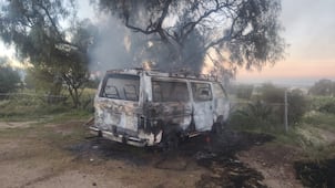 Incendio consume camioneta en colonia Los Olmos, en Tizayuca