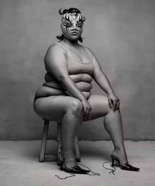 Ixchel Paz en “La Mujer” (2021), fotografía de Pieter Henket que forma parte de la serie Birds of Mexico City.