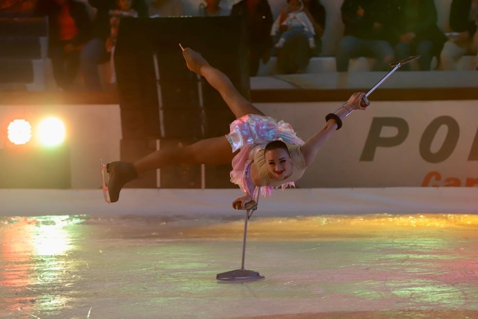 Inicia la temporada del espectáculo sobre hielo “Navidad Garza”, una puesta en escena que celebra el espíritu navideño y el talento artístico universitario. I Foto: Luis Soriano