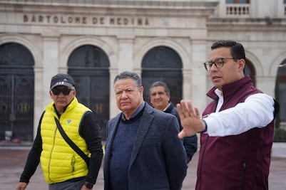 Supervisan avances en la remodelación de la Plaza Juárez