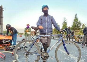 Piden a ciclistas no invadan y dañen propiedades privadas