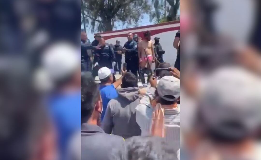Pobladores de Tlaxiaca Hidalgo desnudan y golpean a presuntos delincuentes | Captura de video
