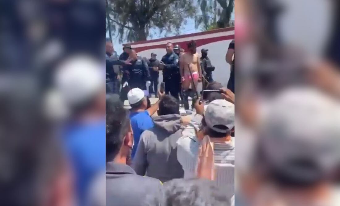 Pobladores de Tlaxiaca Hidalgo desnudan y golpean a presuntos delincuentes | Captura de video