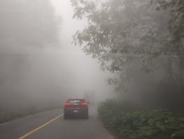 Tráfico, carreteras deficientes y horas de viaje a Huejutla:  el costo de vivir el Xantolo 2025