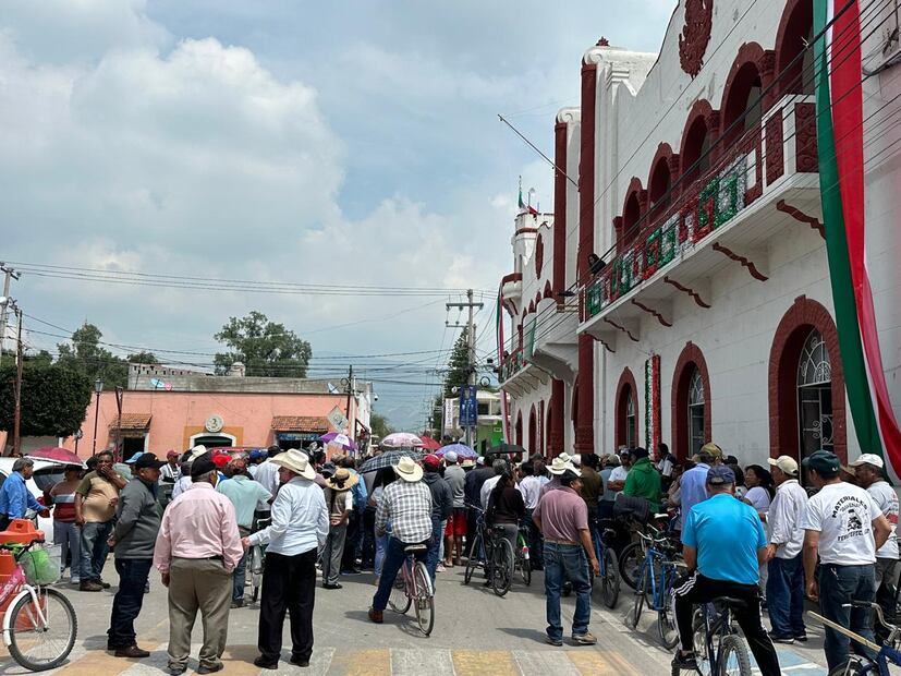 Exigen agua potable; vecinos de Francisco I. Madero increpan a alcaldesa | Foto: Especial