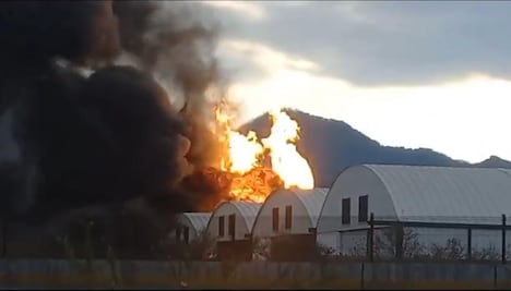 Explosión de toma clandestina en Tepeji consume tres naves industriales