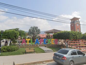 Alcalde de Atlapexco se disputa predio dónde habitan 8 familias humildes