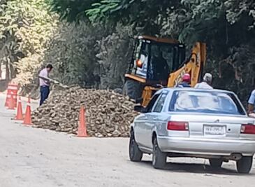 Cierran tramo Huejutla–Santa Cruz por obras de drenaje pluvial