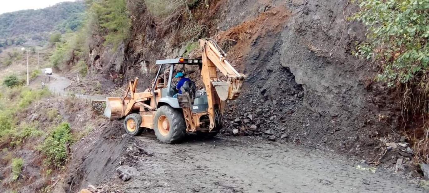 Desde las primeras horas de este sábado se reportaron deslaves en el municipio de Tenango I Foto: Especial