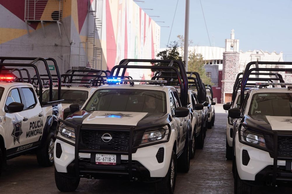 Fueron 71 municipios los beneficiados con la entrega de una patrulla tipo pick-up de doble cabina | Twitter: Julio Menchaca