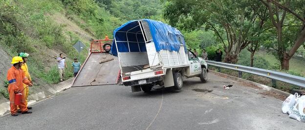 Denuncian peligro de viajar en transportes piratas