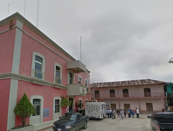 Alcalde de Xochiatipan dejará pendientes a su sucesora