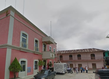 Alcalde de Xochiatipan dejará pendientes a su sucesora