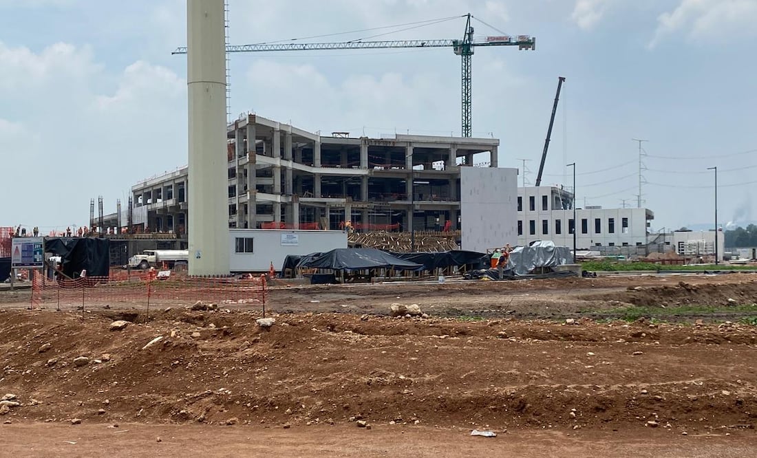 En la construcción se invierten más de 2 mil 168 millones de pesos informó Zoé Robledo, director general de IMSS | Foto: Giovanny Flores