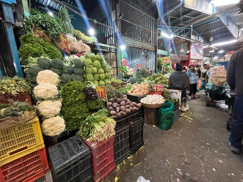Se disparan precios de frutas y verduras en la Central de Abasto de Pachuca | Foto: Ricardo Calleja