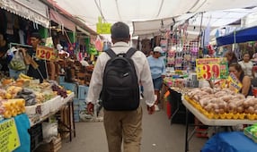 Pobladores de Ixmiquilpan anticipan sus compras ante suspensión del tianguis
