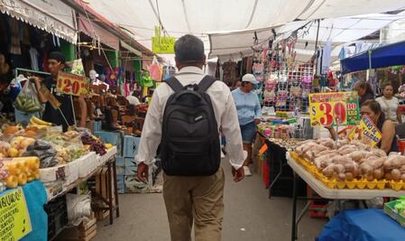 Pobladores de Ixmiquilpan anticipan sus compras ante suspensión del tianguis