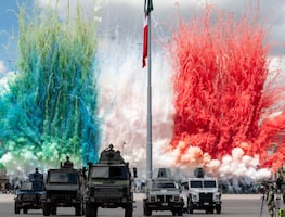 Presidenta Claudia Sheinbaum preside el desfile cívico militar por el 215 aniversario del Grito de la Independencia