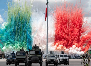Presidenta Claudia Sheinbaum preside el desfile cívico militar por el 215 aniversario del Grito de la Independencia