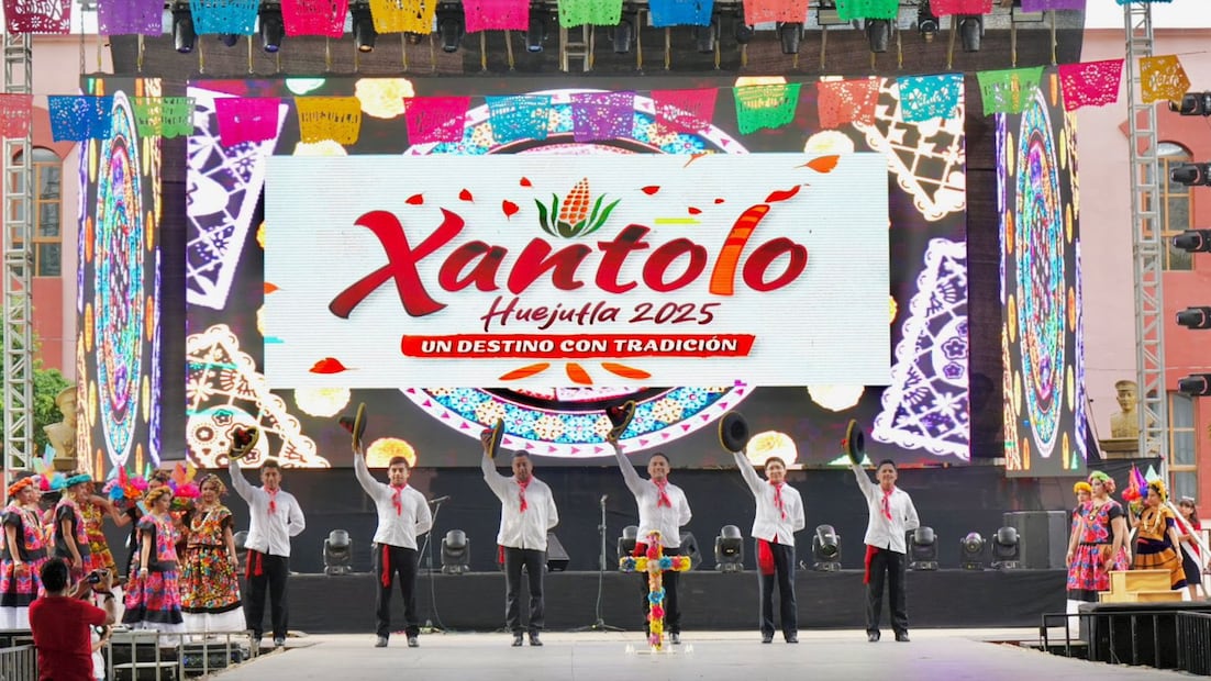 Xantolo 2025 ilumina Huejutla: más de 35 mil visitantes celebraron la tradición huasteca | Facebook: Presidencia Municipal de Huejutla 2024-2027