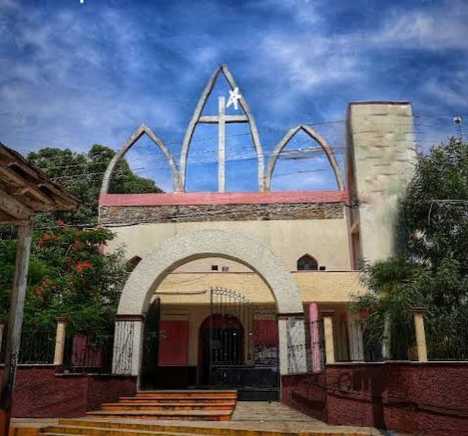 Denuncian a sacerdote de San Felipe Orizatlán por allanamiento y abuso de confianza | Foto: especial