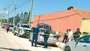 Hombre muere dentro de un vehículo en Tepojaco