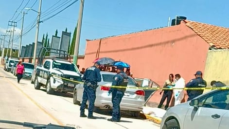Hombre muere dentro de un vehículo en Tepojaco