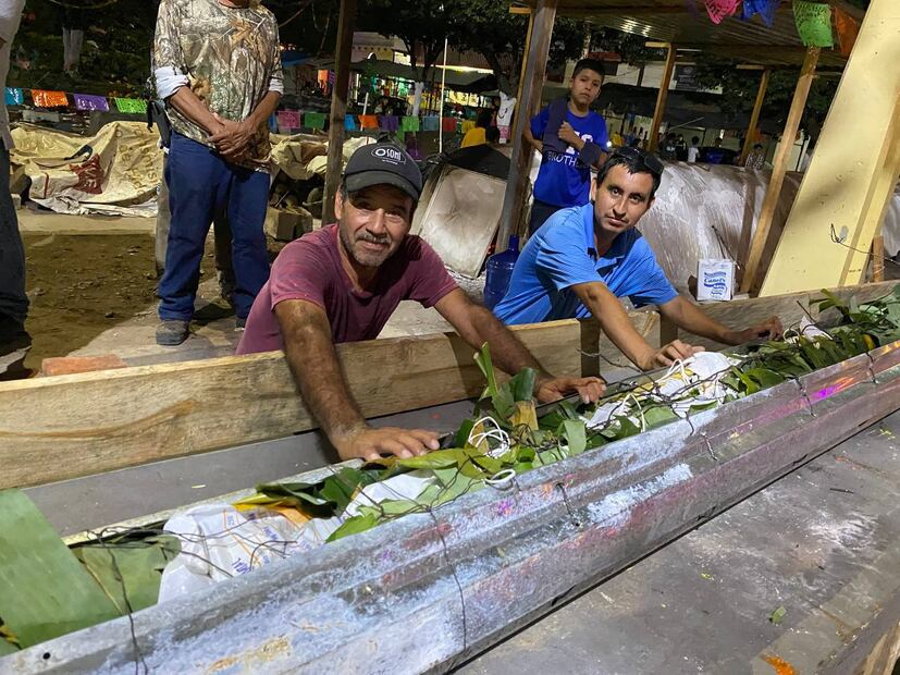 Pisaflores celebra Día de Muertos con un zacahuil gigante y sabores de tradición  | Foto: Turismo Hidalgo