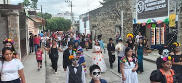 Con gran colorido y desfile de cuadrillas, arranca el Xantolo en Huejutla