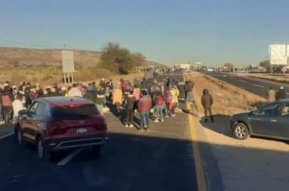 Se mantiene bloqueo en carretera Ixmiquilpan -Actopan, inconformes exigen liberación de detenidos de Xuchitlán