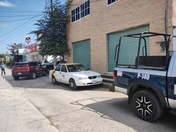 Reportan a taxistas consumiendo bebidas alcohólicas en horario laboral