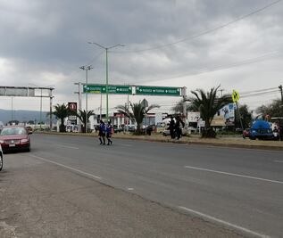 Vecinos de Valle Verde piden puente peatonal en acceso al Cecyteh Tulancingo