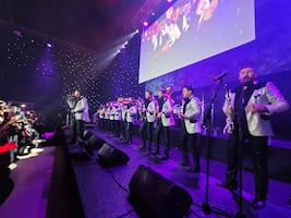 El Recodo cierra su gira en París entre identidad y nostalgia