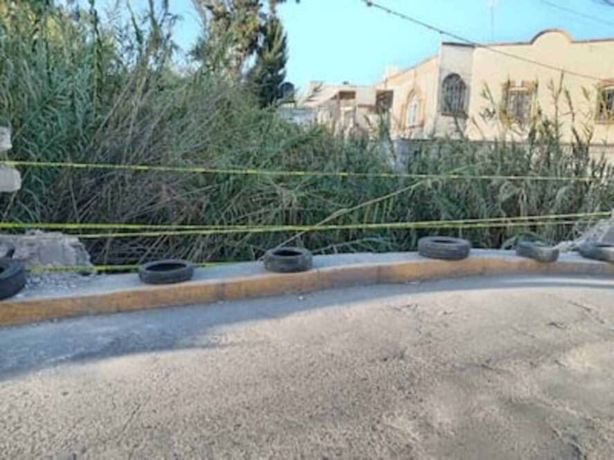 El puente data de 1833 y se conserva una placa con el texto: “Camino Nacional a Santa Anna de Tamaulipas, de aquí a Zimapán diez leguas”.