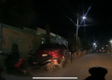 Retienen tesorera por presuntos malos manejos en escuela