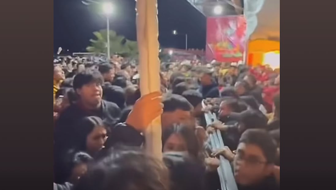 La presentación de la Arrolladora en Actopan provocó desorden entre la población I Foto: Especial
