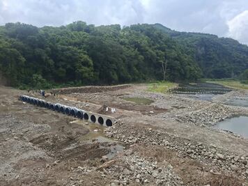 Construyen puente provisional en Yahualica y Tianguistengo