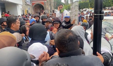 Desalojo de comerciantes semifijos en Ixmiquilpan desata agresiones y bloqueo carretero