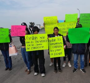 Comerciantes de Acayuca protestan por reubicación del tianguis dominical