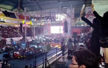 Alumnos del Instituto de Artes se plantaron en la FIL para manifestarse en contra de su directora